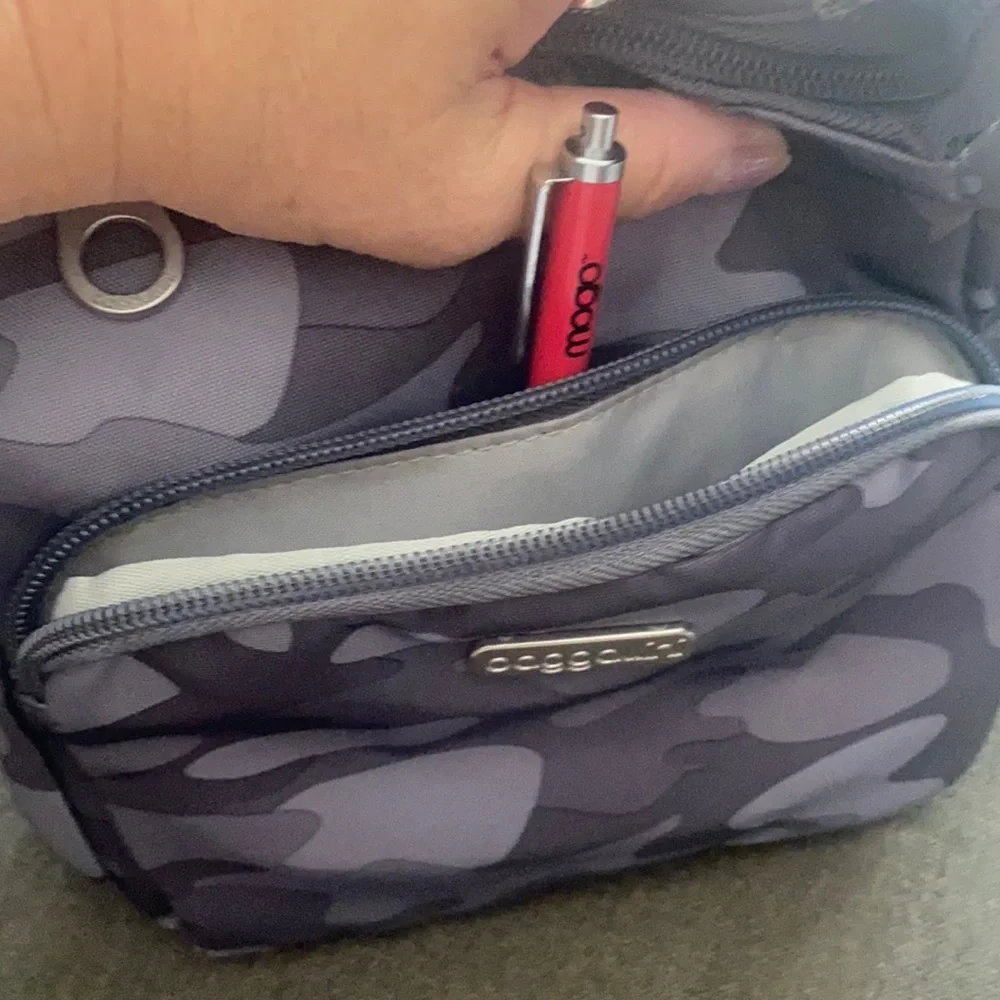🤍🖤Baggallini Joey Bagg, Mini Crossbody, Black & Gray Camo - Picture 5 of 7
